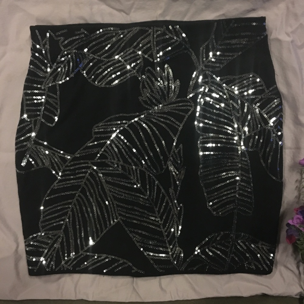 🌸Express High-Waisted Sequin Palm Mini Skirt - Picture 6 of 8